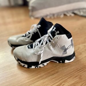 SC Under Armour Basketball shoes boys 4.5